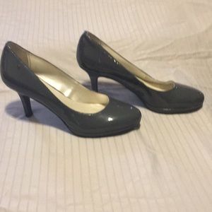Charcoal gray patent leather pumps